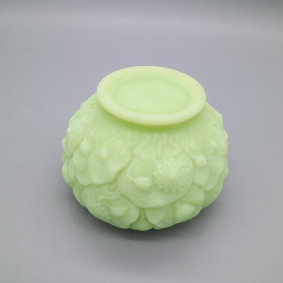 Fenton Lime Green Satin Green Custard Water Lily Flower Bowl - Picture 7 of 9